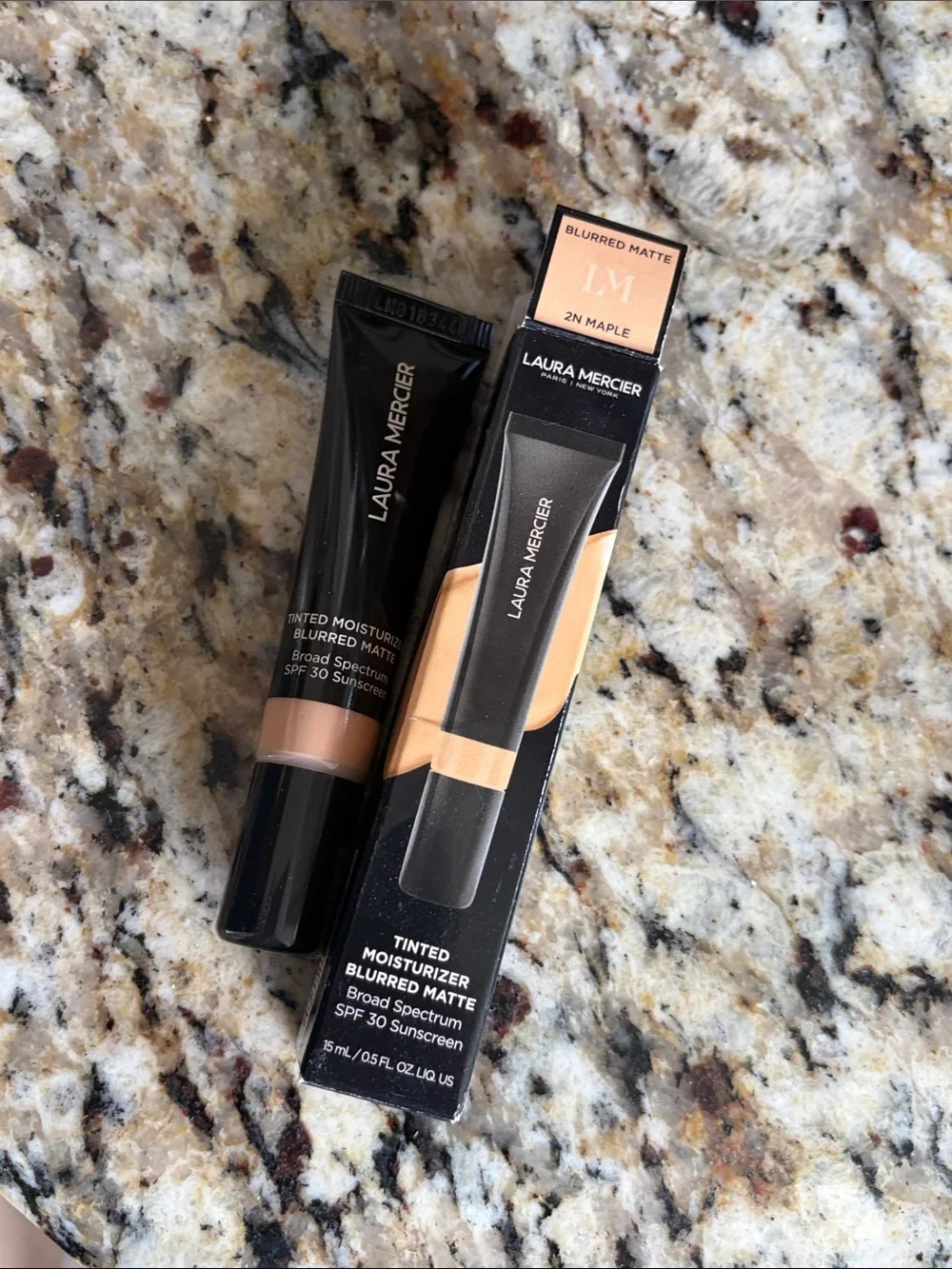 ♥️👍Laura Mercier Blurred Matte Maple 2N Tinted Moisturizer